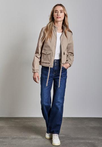 Блейзер с накладными карманами