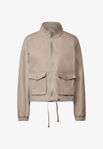 Блейзер с накладными карманами