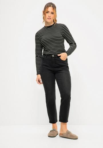 Короткие джинсы