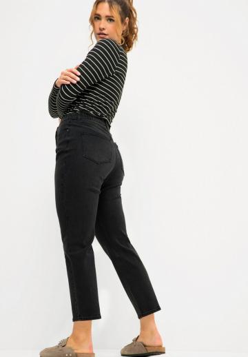 Короткие джинсы