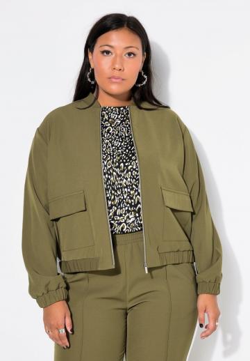 Куртка с накладнымит карманами