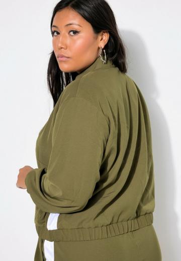 Куртка с накладнымит карманами