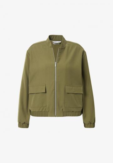 Куртка с накладнымит карманами