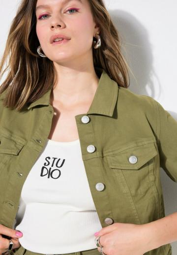 Куртка с накладнымит карманами