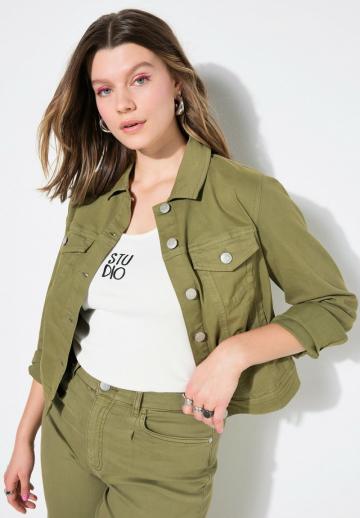 Куртка с накладнымит карманами