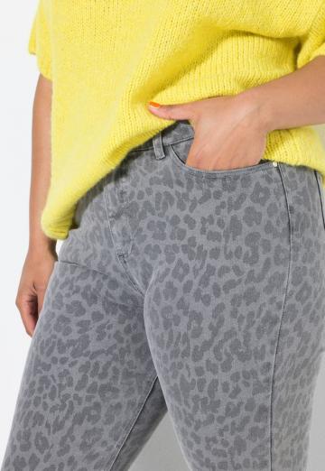 Короткие джинсы