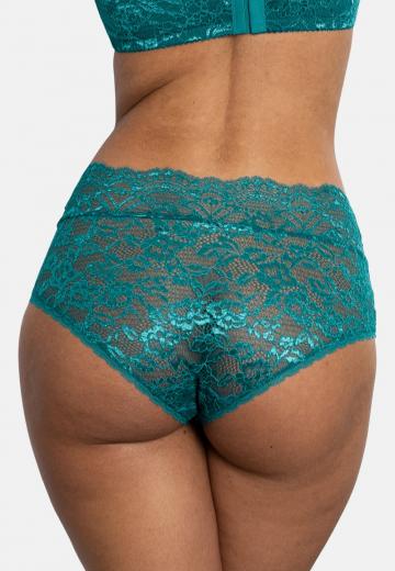 Трусы на бедрах