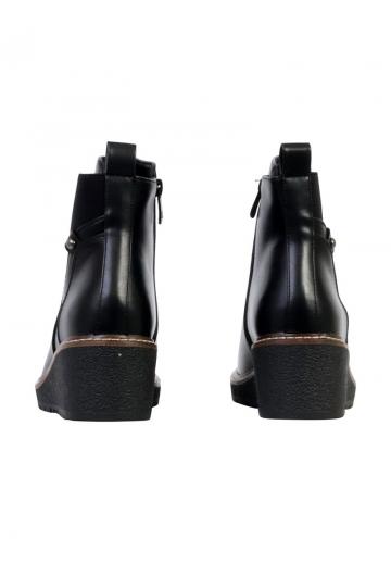 Сапожки на танкетке