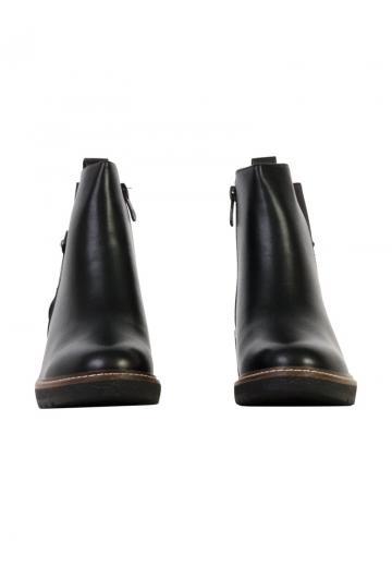 Сапожки на танкетке