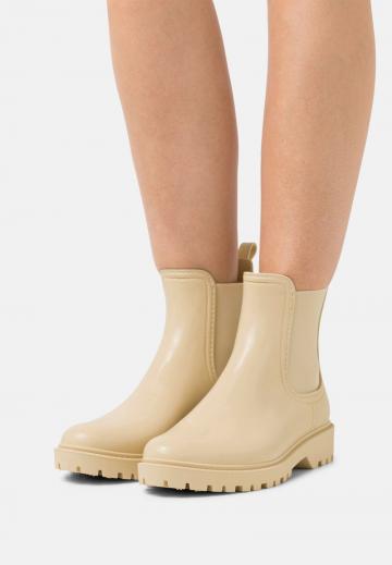 Резиновые сапоги