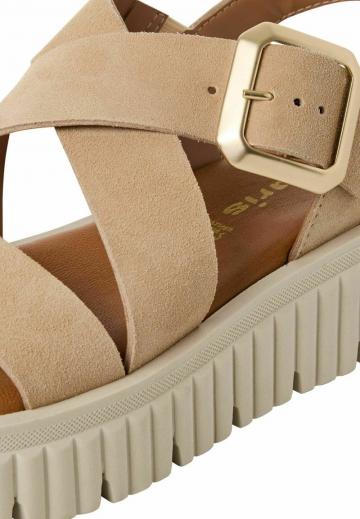 Босоножки на танкетке