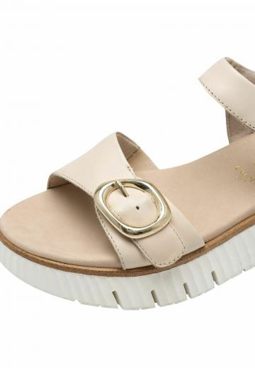 Босоножки на танкетке