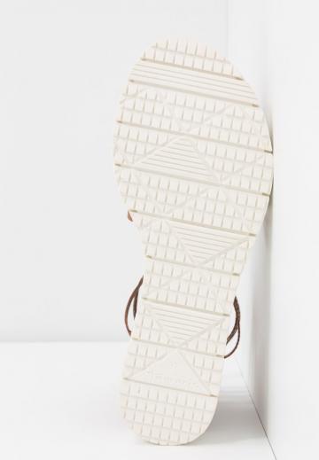 Босоножки на платформе