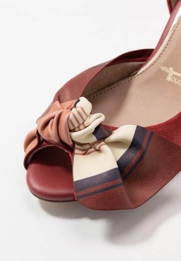 Туфли с открытым носом