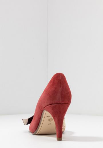 Туфли с открытым носом