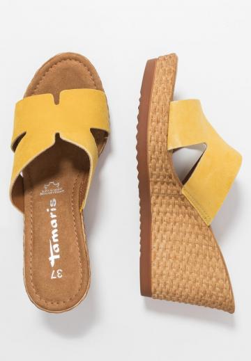 Босоножки на каблуке