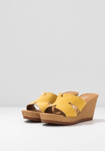 Босоножки на каблуке