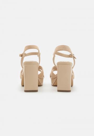 Босоножки на платформе