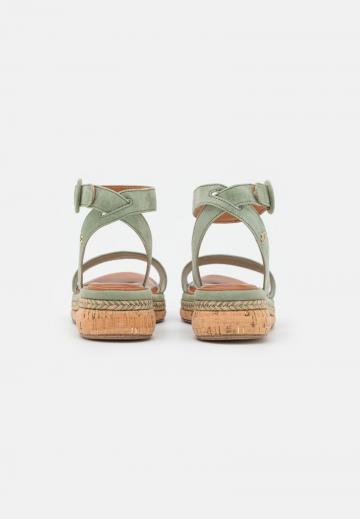 Босоножки на платформе