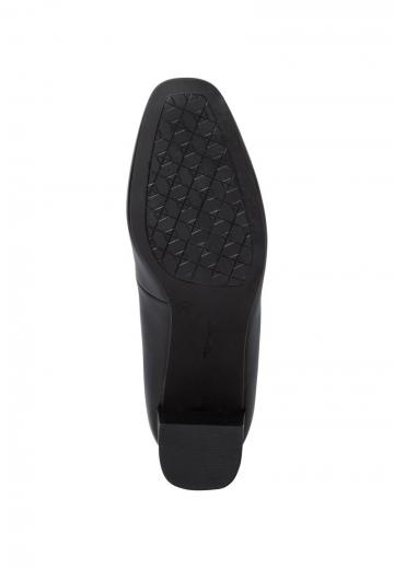 Туфли с высоким носом