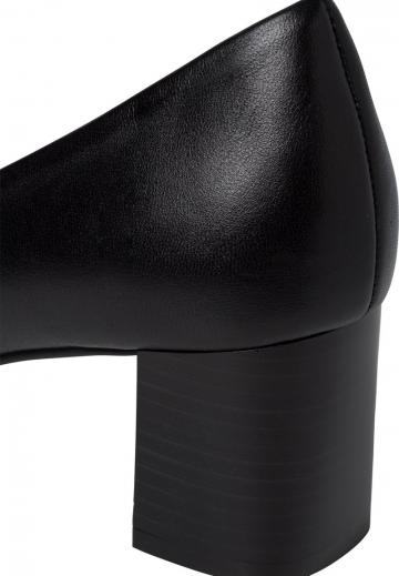 Туфли с высоким носом