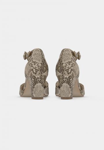 Туфли с ремешком