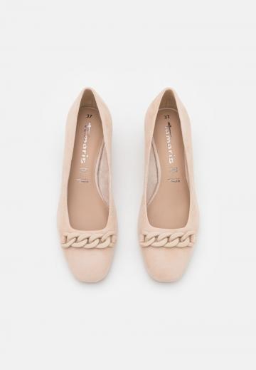 Туфли с высоким носом