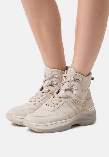 Ботинки на шнуровке