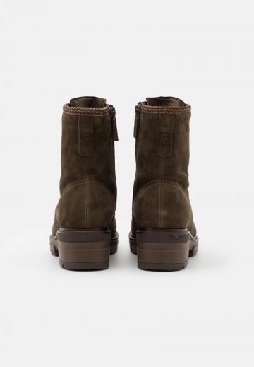 Ботинки на шнуровке