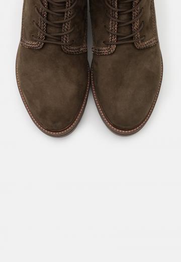 Ботинки на шнуровке