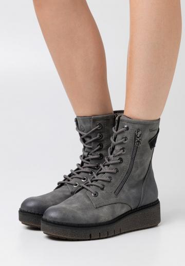 Сапожки на танкетке