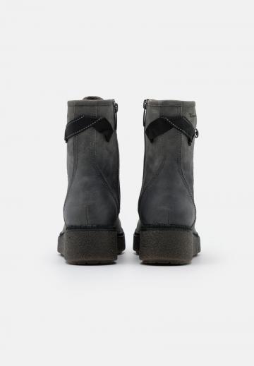 Сапожки на танкетке