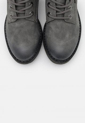 Сапожки на танкетке