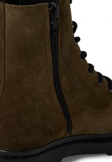 Ботинки на шнуровке