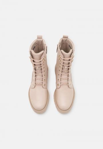 Ботинки на шнуровке