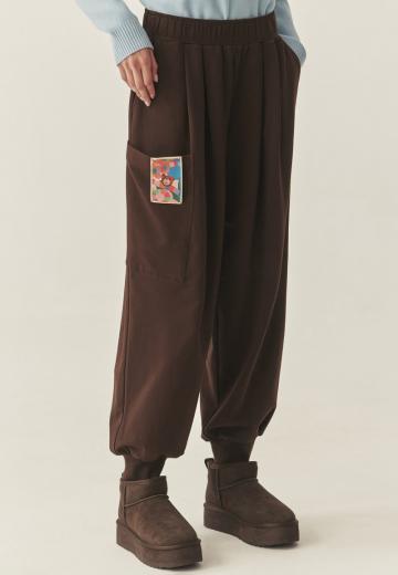 Брюки с накладными карманами