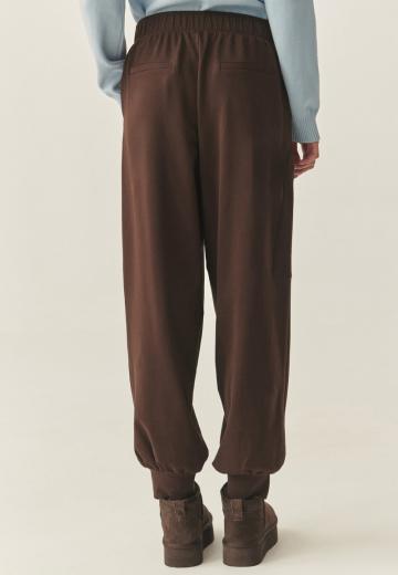 Брюки с накладными карманами