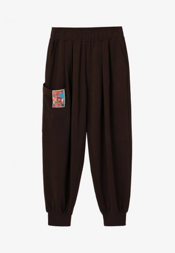 Брюки с накладными карманами