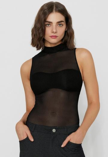 Блузка без рукавов