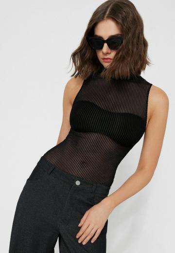 Блузка без рукавов