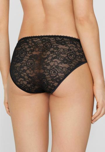 Трусы на бедрах