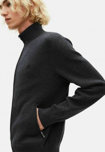 Вязаная кофта