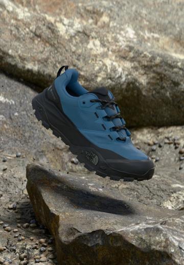 Походные кроссовки