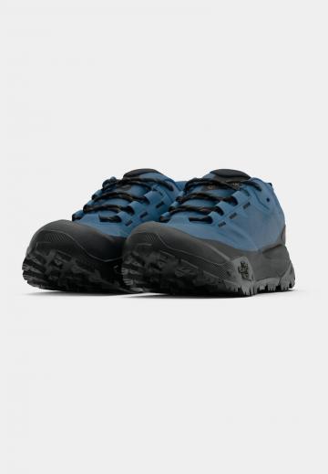 Походные кроссовки