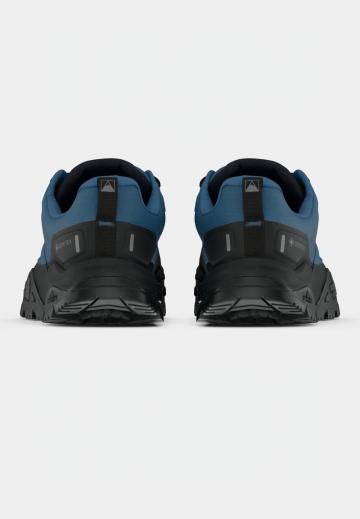 Походные кроссовки