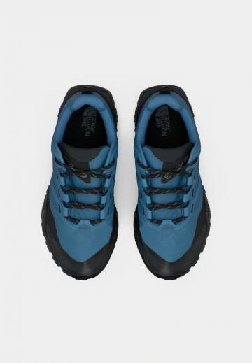 Походные кроссовки