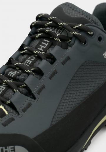 Походные ботинки