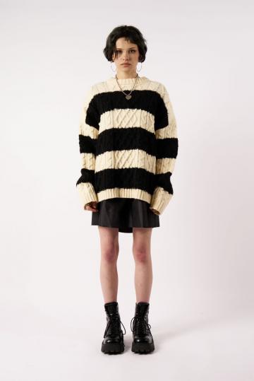 Пуловер в полоску