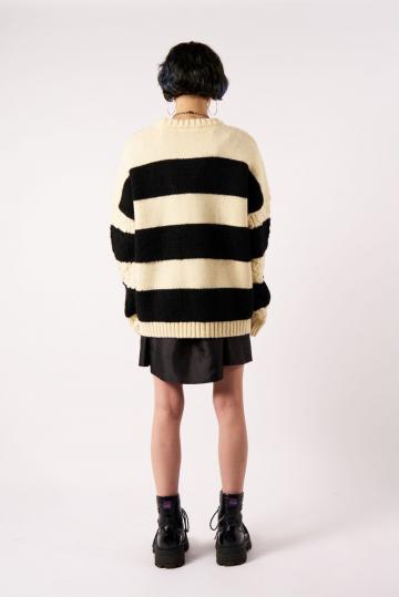 Пуловер в полоску