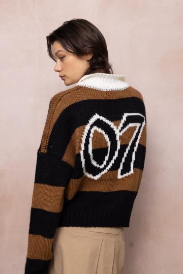 Пуловер в полоску